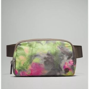 🆕️ LULULEMON EVERYWHERE BELT BAG - HYPER DYE MULTI/ROVER